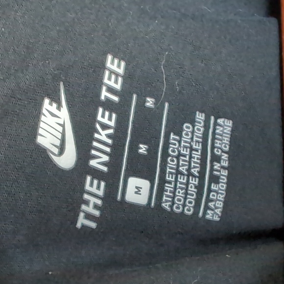 Nike Graphic Tee - Picture 3 of 3